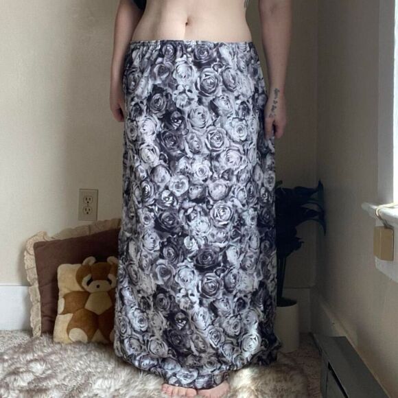 Vintage black & white rose skirt - Picture 6 of 8